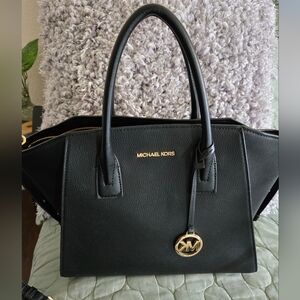 Michael kors handbag, great condition. Medium 11 X 8
